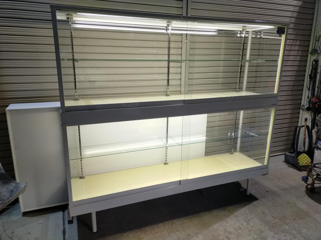 (引取限定）タカヤマ製☆陳列用ガラスショーケース☆2段式☆収納☆(照明付き)