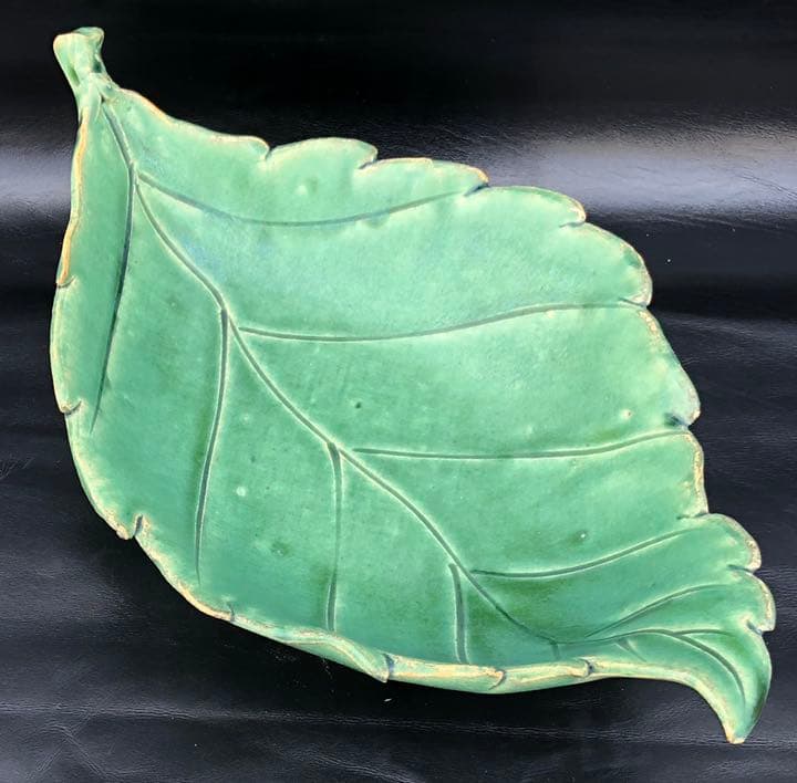 古美術品◼️蔵から大きな美しい葉っぱのお皿が出てきました、茶道具？