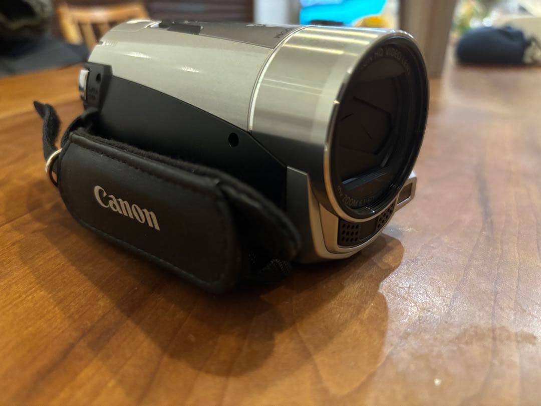 ビデオカメラ CANON ivis HFM51 video camera