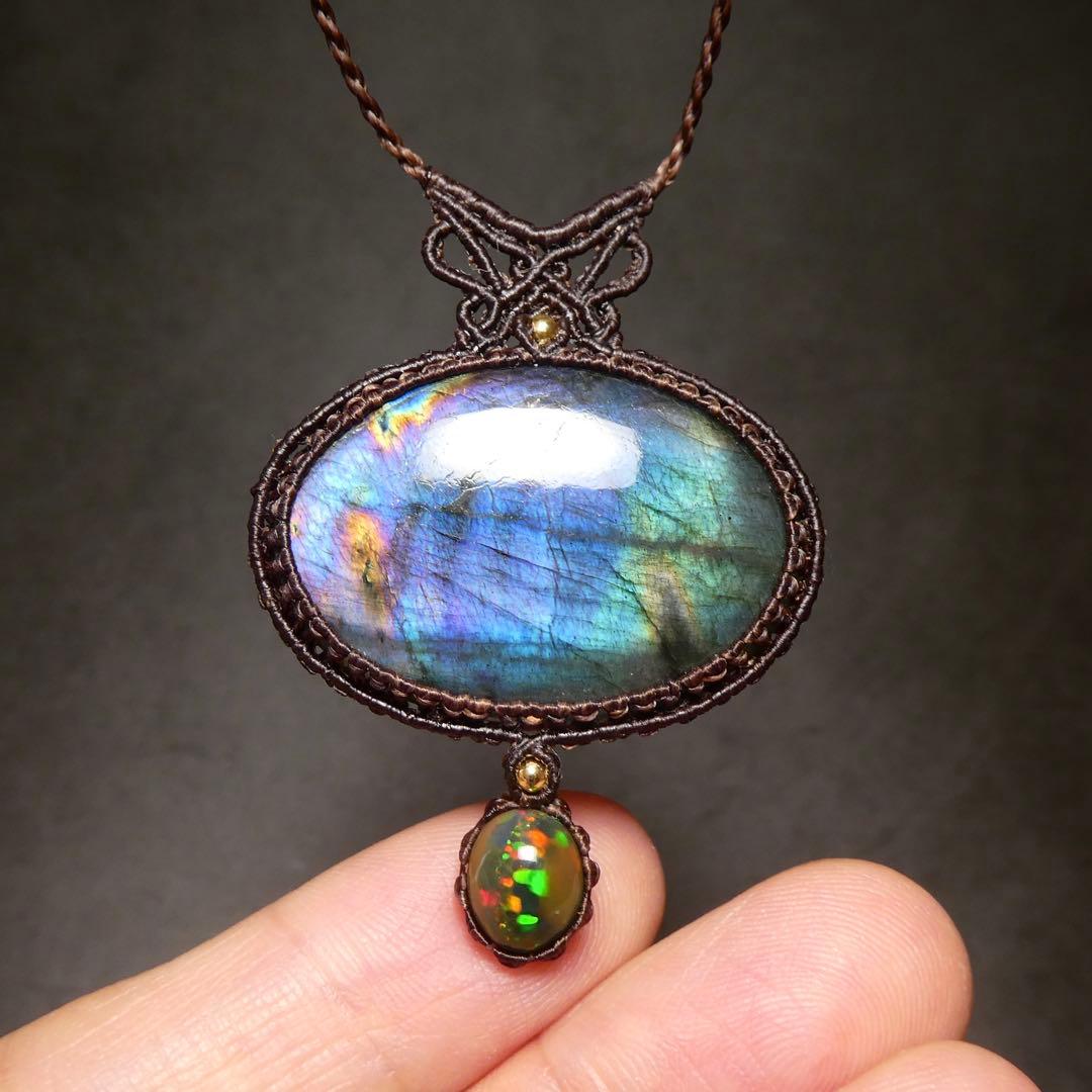 さい　レインボーラブラドライトとブラックオパールのマクラメネックレス