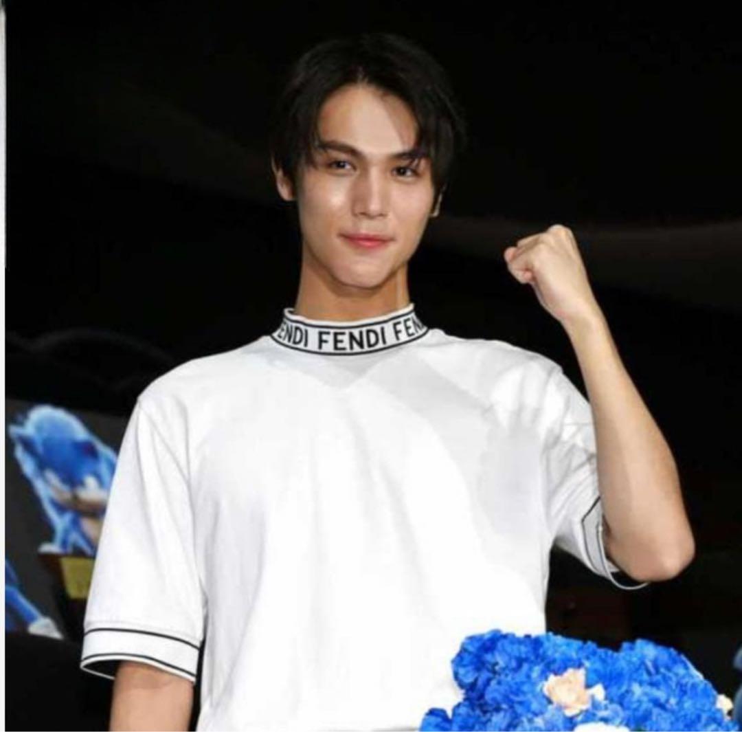 【極美品】FENDIフェンディモックネック ロゴTシャツ　L ブラック目黒蓮着用