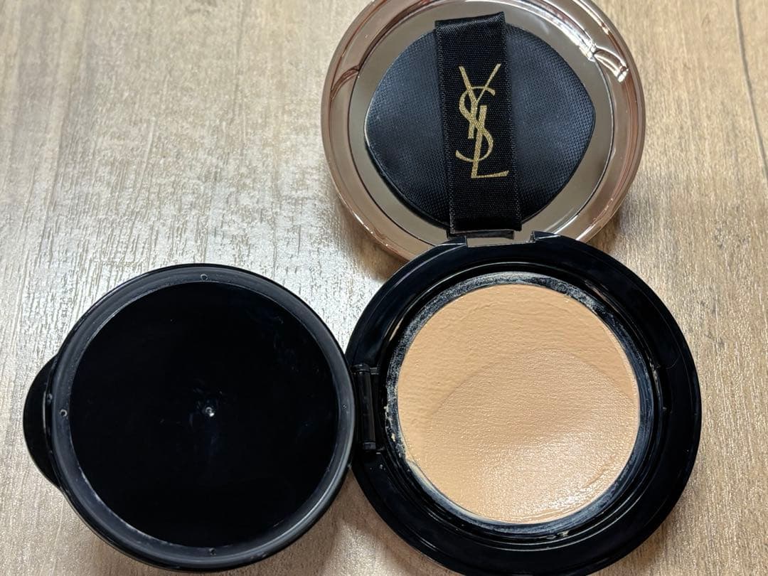 YSL クッションファンデーション 限定デザイン　FREE TO DESIRE