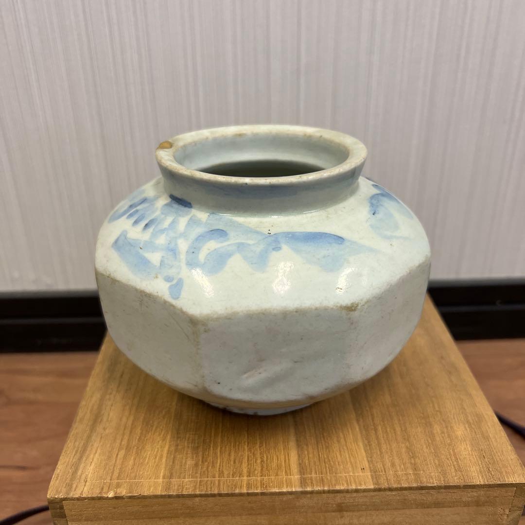 八角形青白陶器