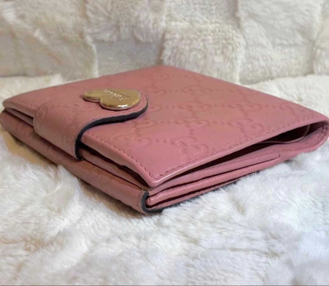 ✨GUCCIピンクレザー 二つ折り財布 ハート金具付き✨