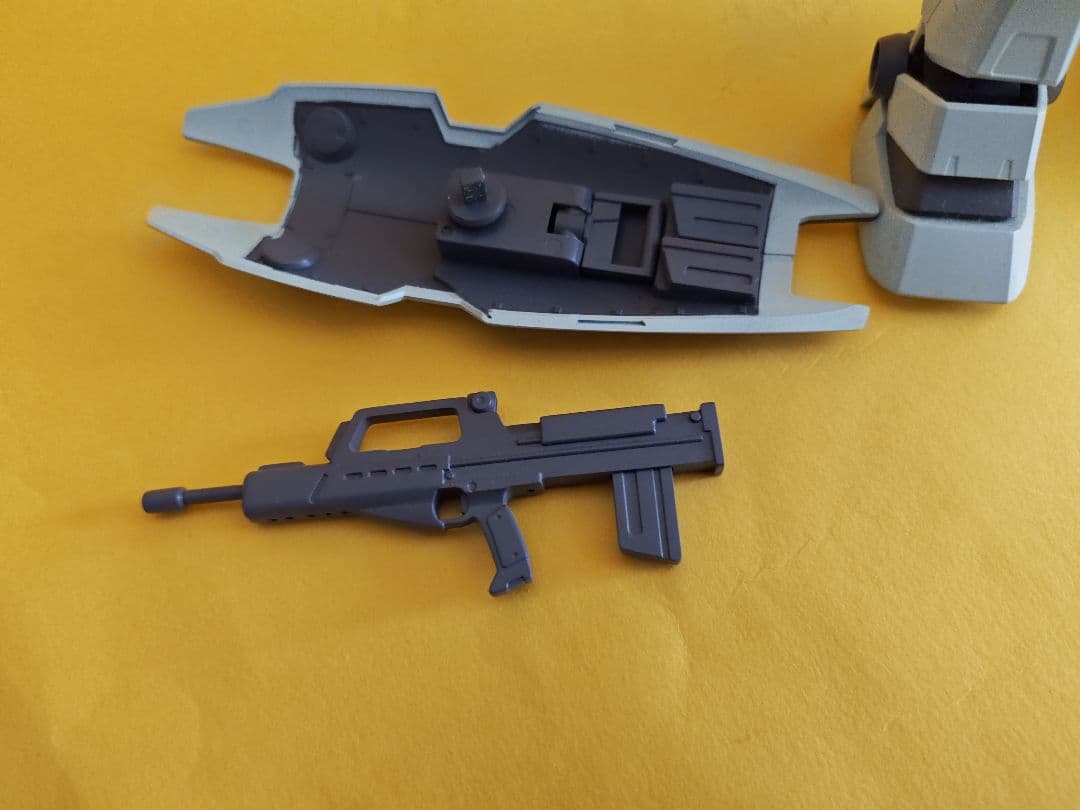 MG　RGM-79N ジム・カスタム　塗装済完成品