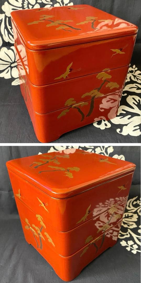 時代物　屠蘇器・重箱セット　木製漆器　朱塗り金蒔絵　鶴に松　縁起柄　長寿　木箱入