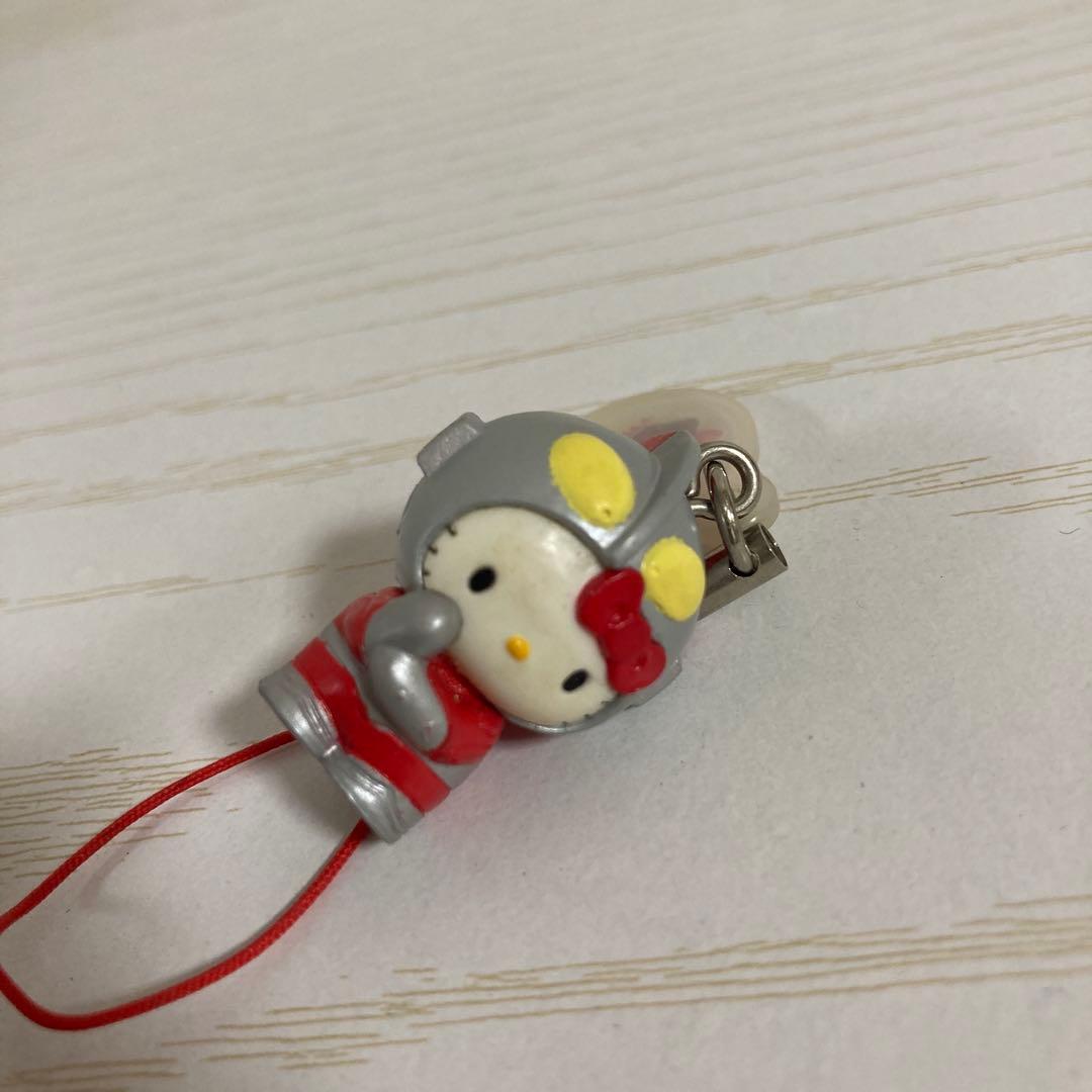 ハローキティ ウルトラマン コラボ ストラップ 根付 限定 なりきり