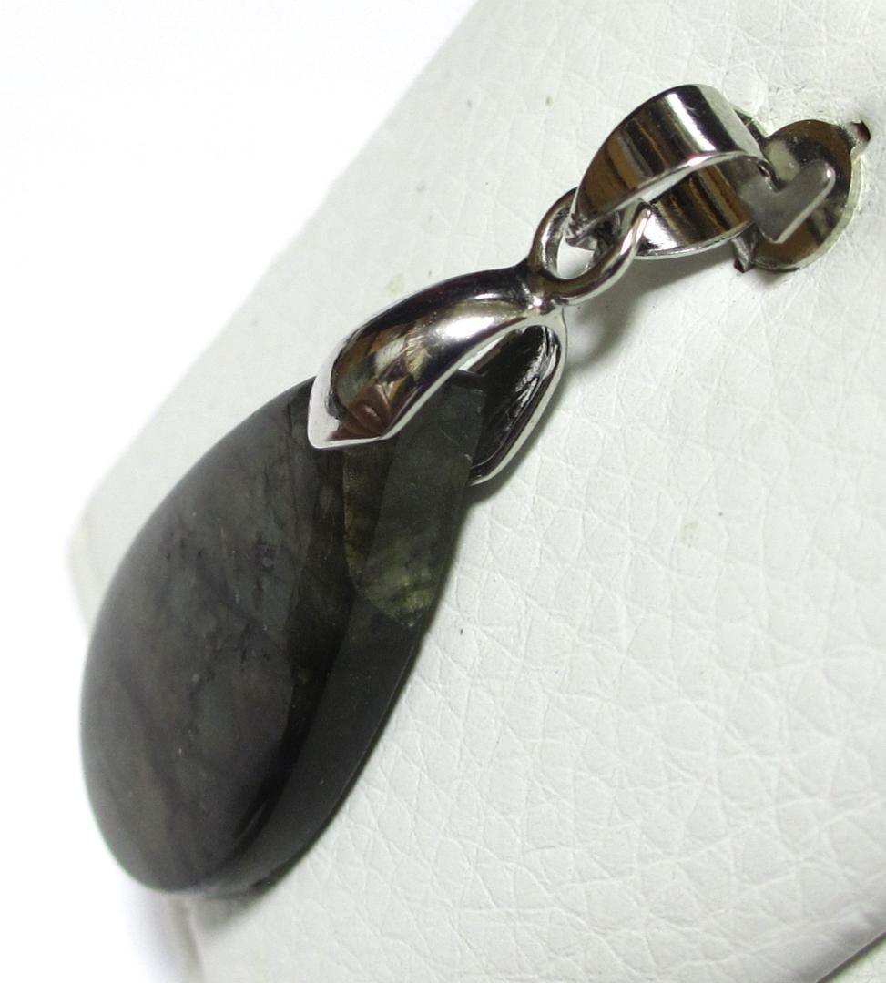 なつ　ラブラドライトのペンダントトップ　１