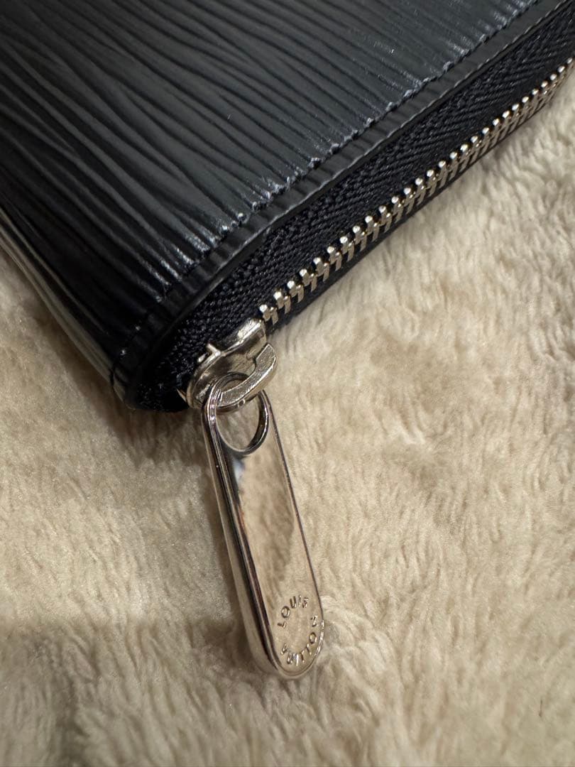 LOUIS VUITTON エピ ジッピー パース しろくま