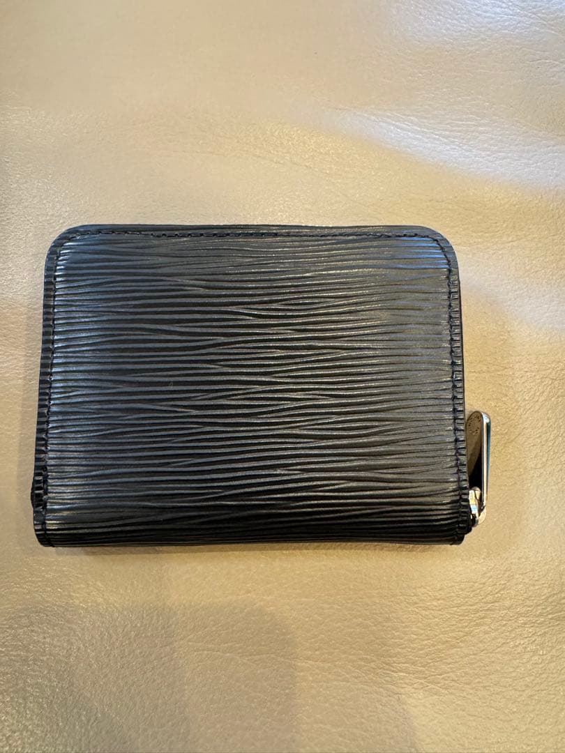 LOUIS VUITTON エピ ジッピー パース しろくま