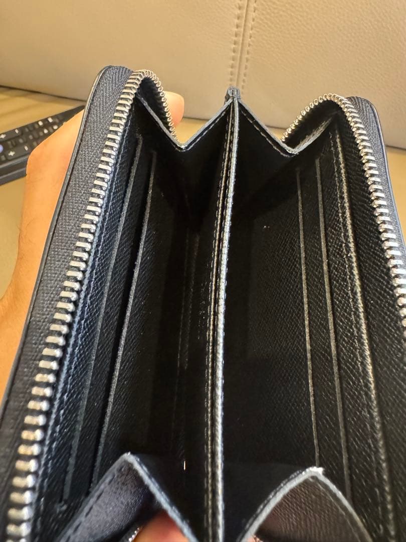 LOUIS VUITTON エピ ジッピー パース しろくま