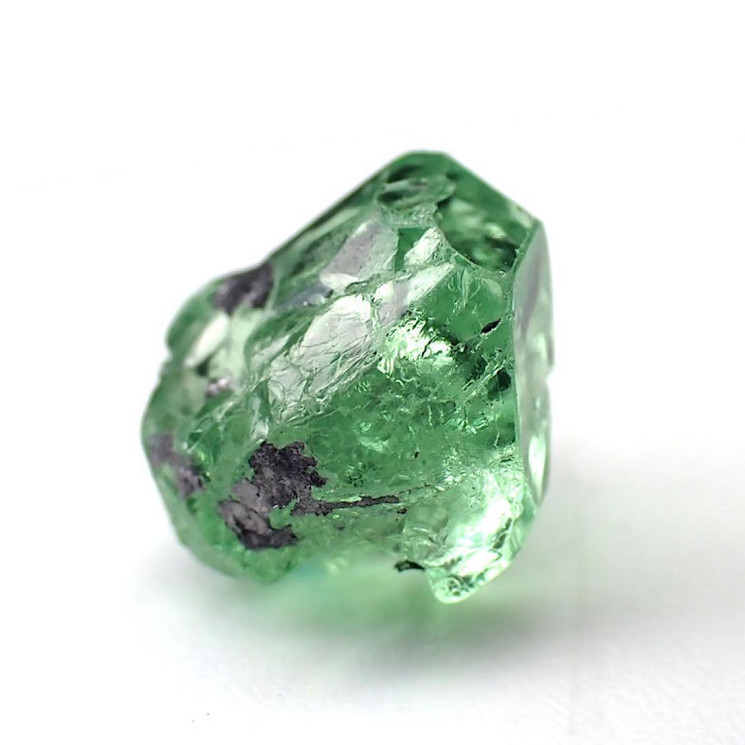 【タンザニア/メレラニ産】ツァボライト(グリーングロッシュラーガーネット)