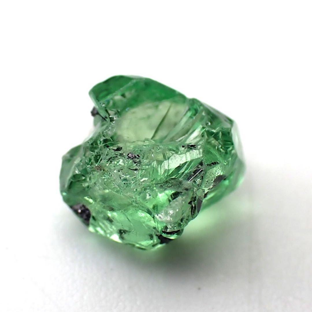 【タンザニア/メレラニ産】ツァボライト(グリーングロッシュラーガーネット)