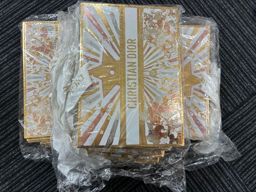 ディオール　ホリデー2025 ギフト ボックス　ラッピング　ショッパー大　60個