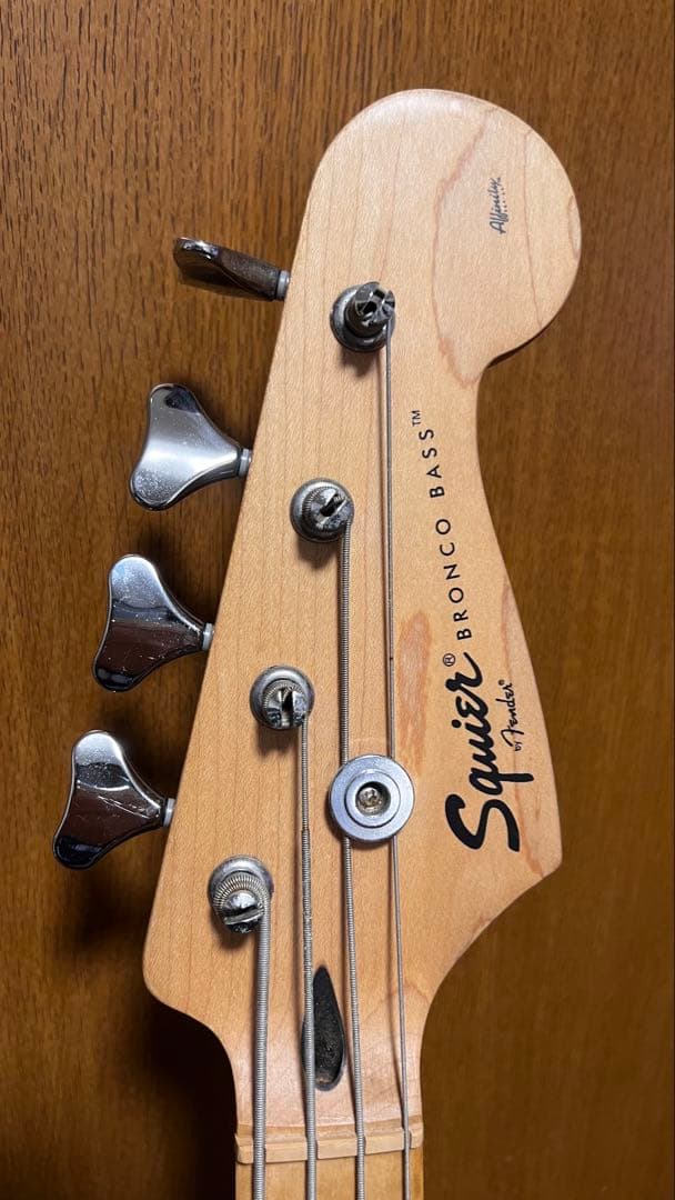 ベース Squier Sonic Bronco Bass ソフトケース付き