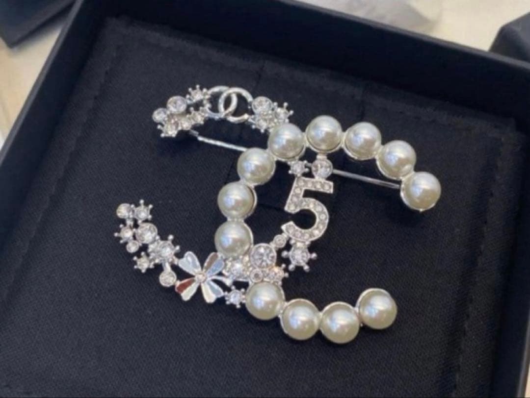 CHANEL/シャネル♡大人気！No5ブローチ/シルバー