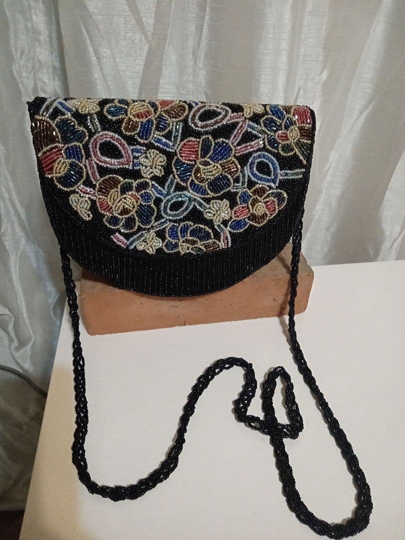 柏ビーズ刺繍 ショルダーバッグ 黒