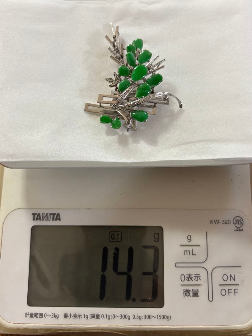 18K ブローチ 翡翠 緑の石