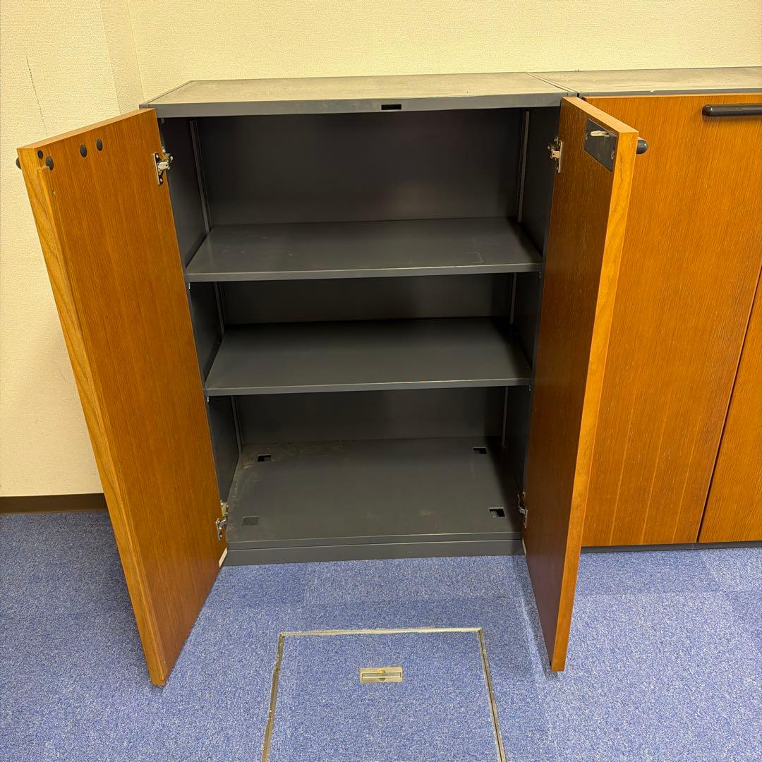 「 しんぞう 」 木製扉スチールキャビネット