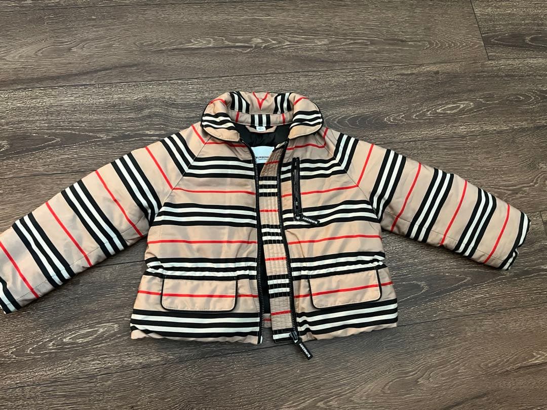 BURBERRY ダウンジャケット　98㎝　3y