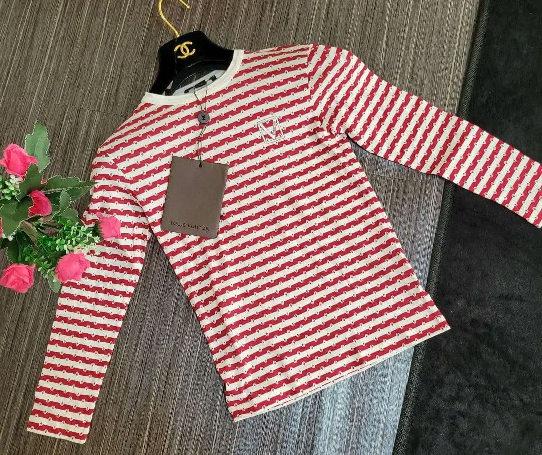 ルイヴィトン　タグ付き　ロゴ付き　ボーダー　ロングTシャツ　トレーナー　デザイン