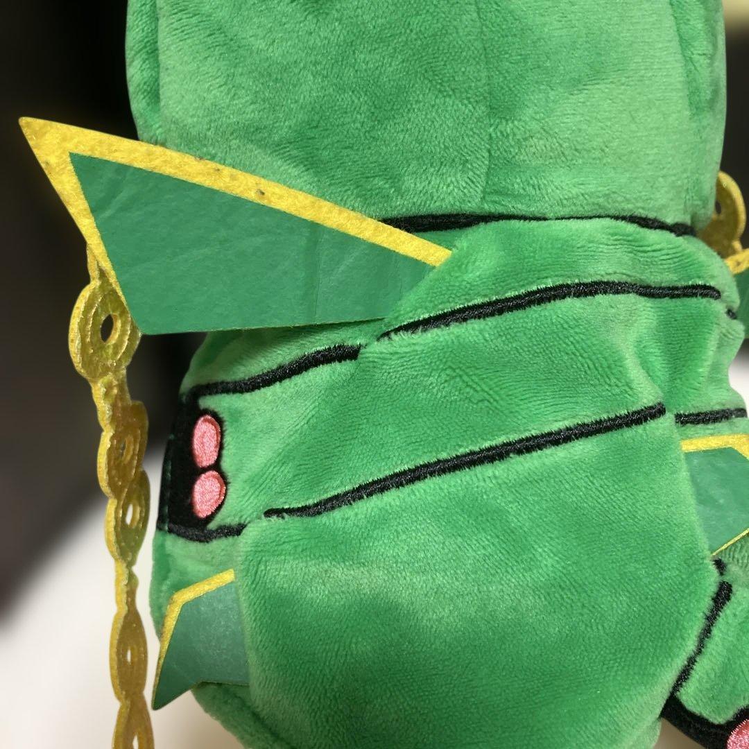 メガレックウザのポンチョを着たピカチュウ ぬいぐるみ