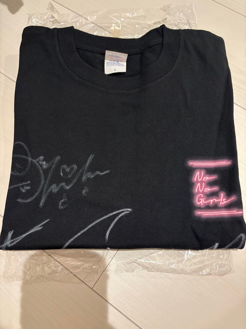 HANA ボディメンテ　サイン入りTシャツ