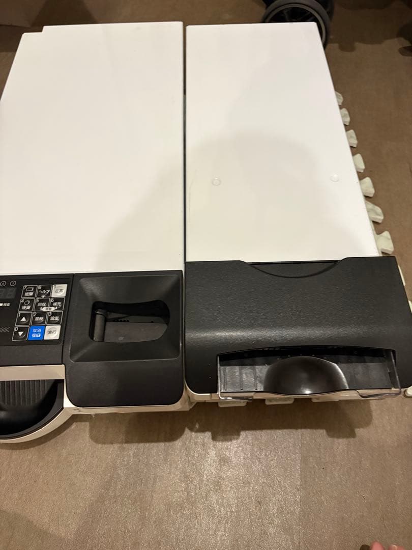 自動釣銭機　富士電機　ECS-777 新札　新硬貨対応　付属品【ケーブル、鍵】