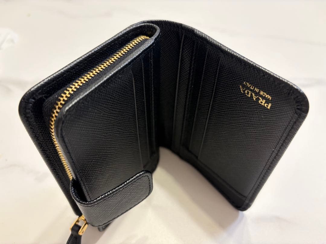 プラダ　PRADA 二つ折り財布　1ML018 黒　ブラック