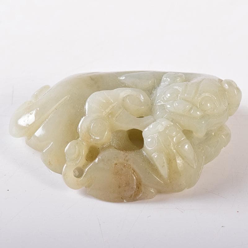 中国　玉石彫刻　神獣　根付　紙鎮　置物　C　8599E