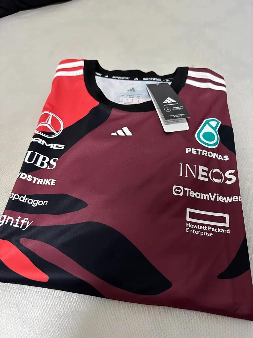 2025 年メルセデス AMG F1 チーム 限定モデル