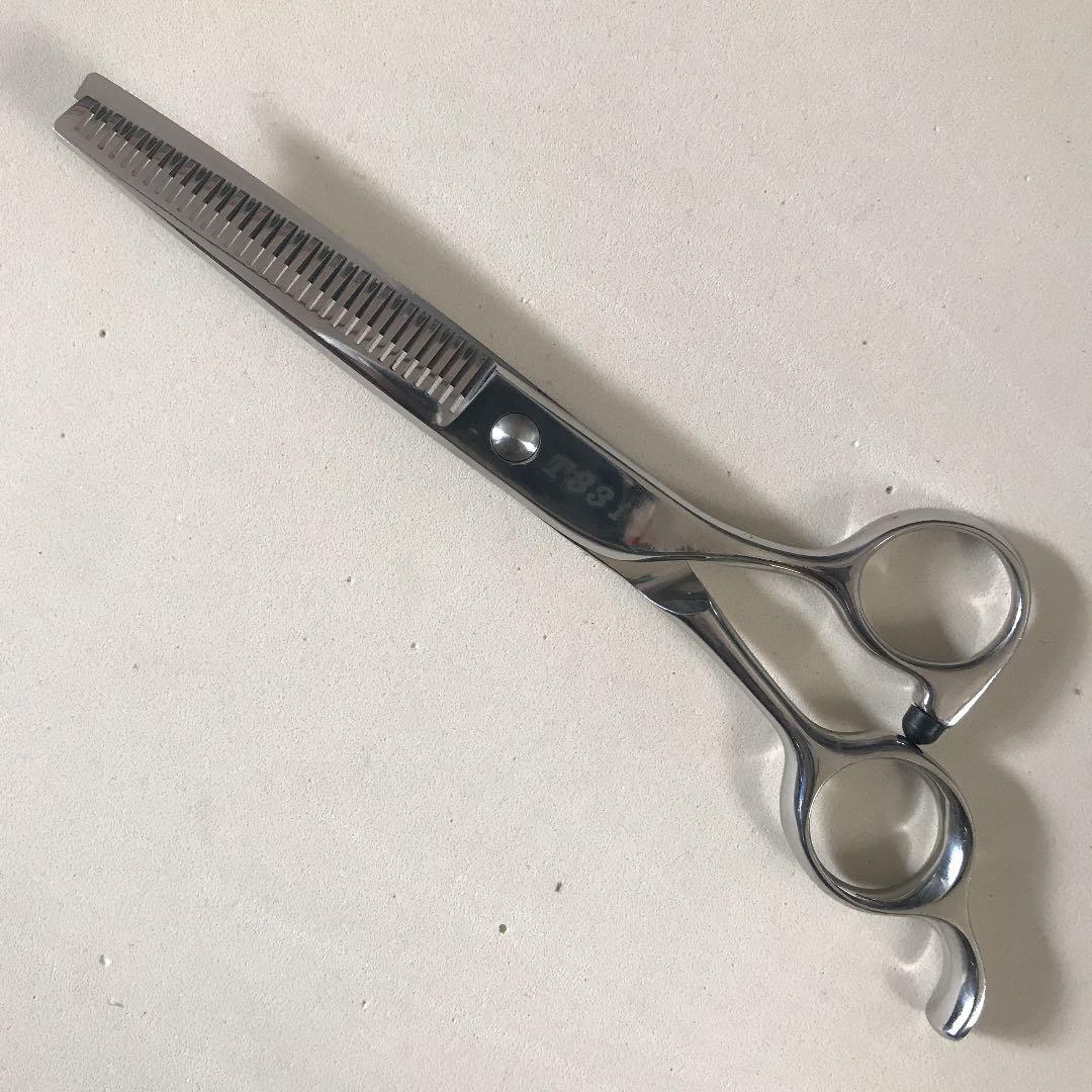 理容師さん、美容師さん、オススメ❣️シザーハサミ　T33i スキバサミ