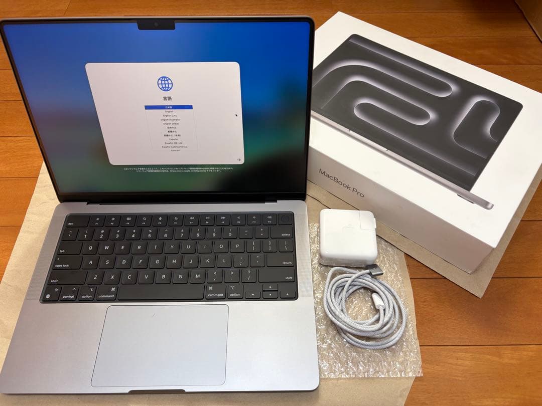 MacBook Pro M3 14”16GB/1TB 8C/10C USキー