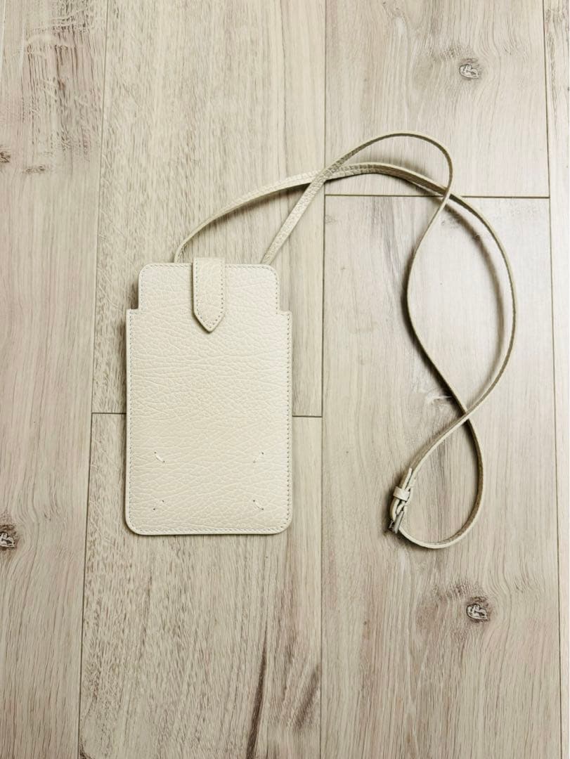 メゾンマルジェラ　Maison Margiera スマホショルダー