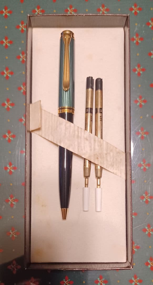 高級ボールペン　ペリカン　スーベレーン　K400　グリーンストライプ　替芯2本付