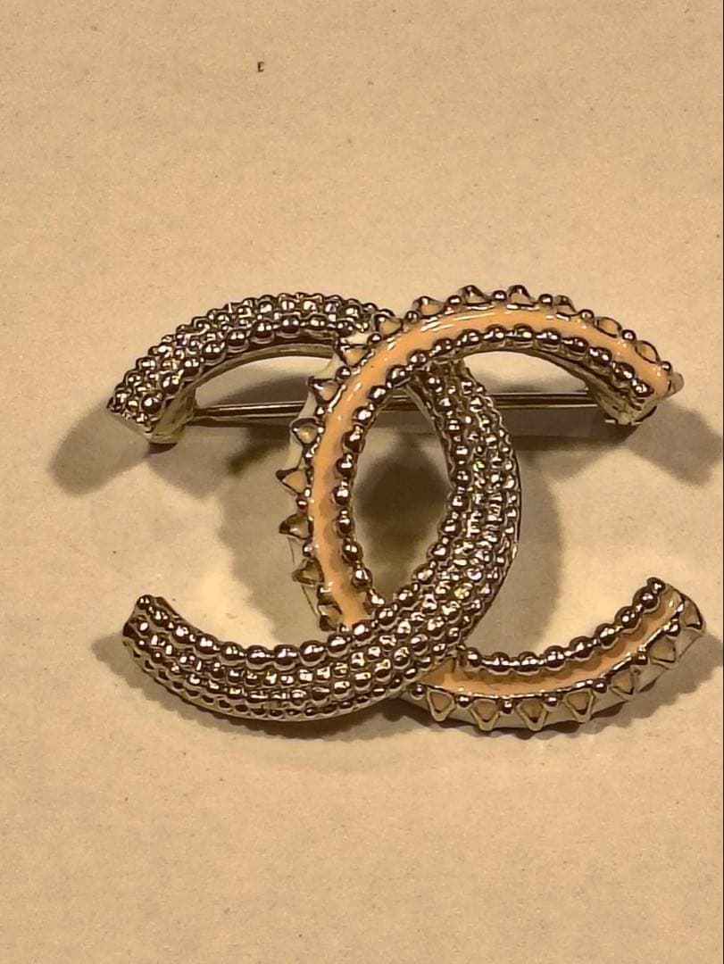 CHANEL シルバー CCロゴ ブローチ