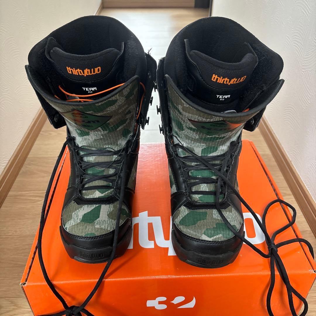thirtytwo DIESEL HYBRID 迷彩 スノーボードブーツ