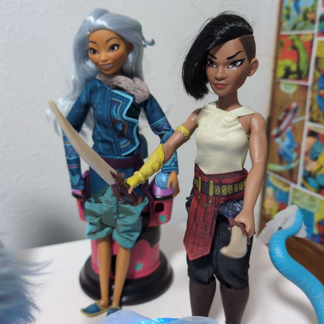 日本未発売 Disney トーキングラーヤとドラゴンの王国 フィギュアセット