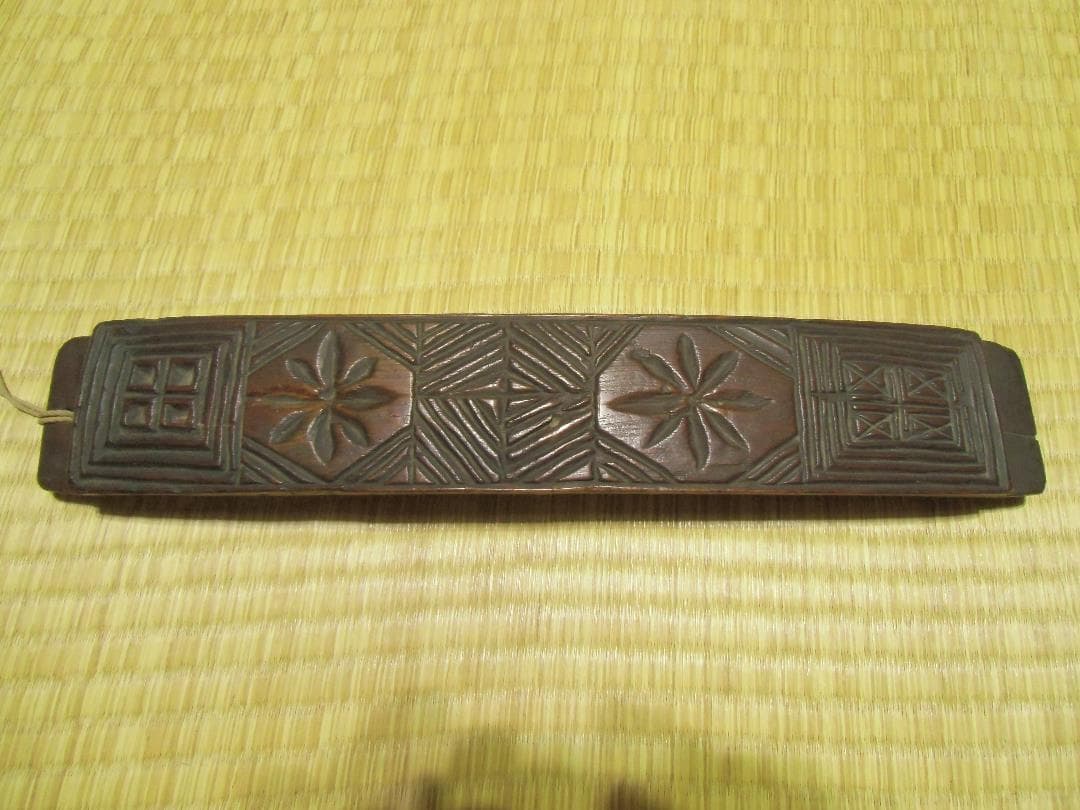 李朝　木工　菓子型　木味の良い作品です