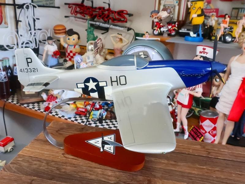 木製飛行機模型 40cm マスタングP-51 クリプスマイティ1/48