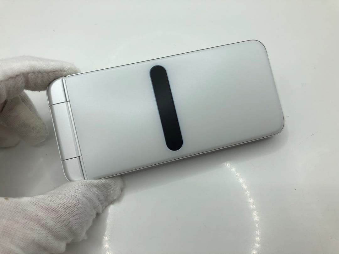 【SIMロック解除済 】au GRATINA KYF42 ホワイト