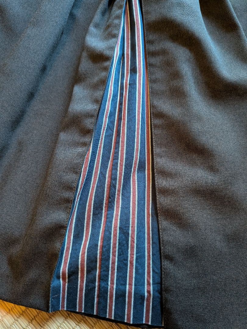 メタモルフォーゼ レジメンタルストライプ ブラウン ひざ丈ジャンパースカート