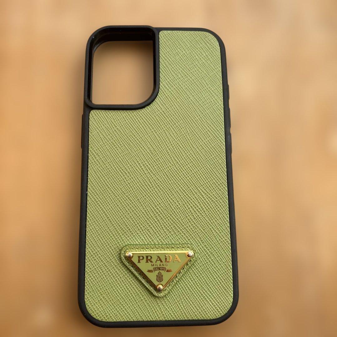 PRADA iPhone16ケース　グリーン　iPhone16