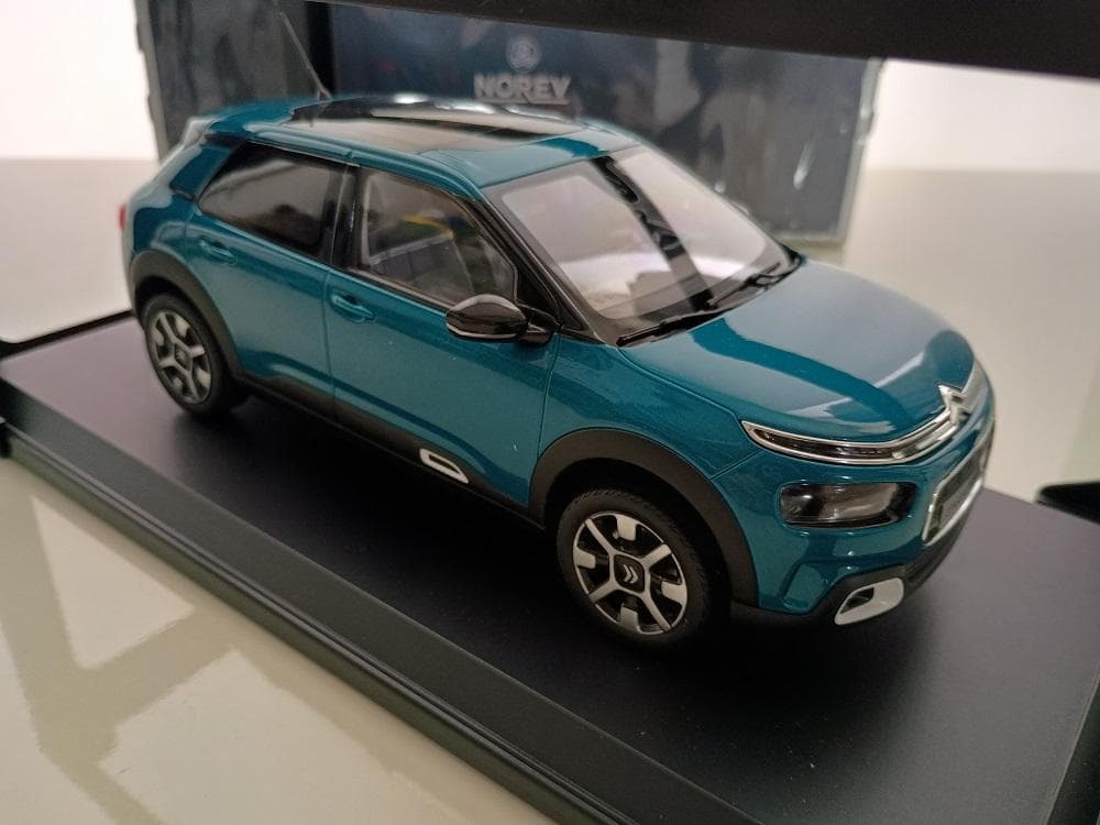 ノレブ シトロエン Citroen C4 カクタス 2018 1/18