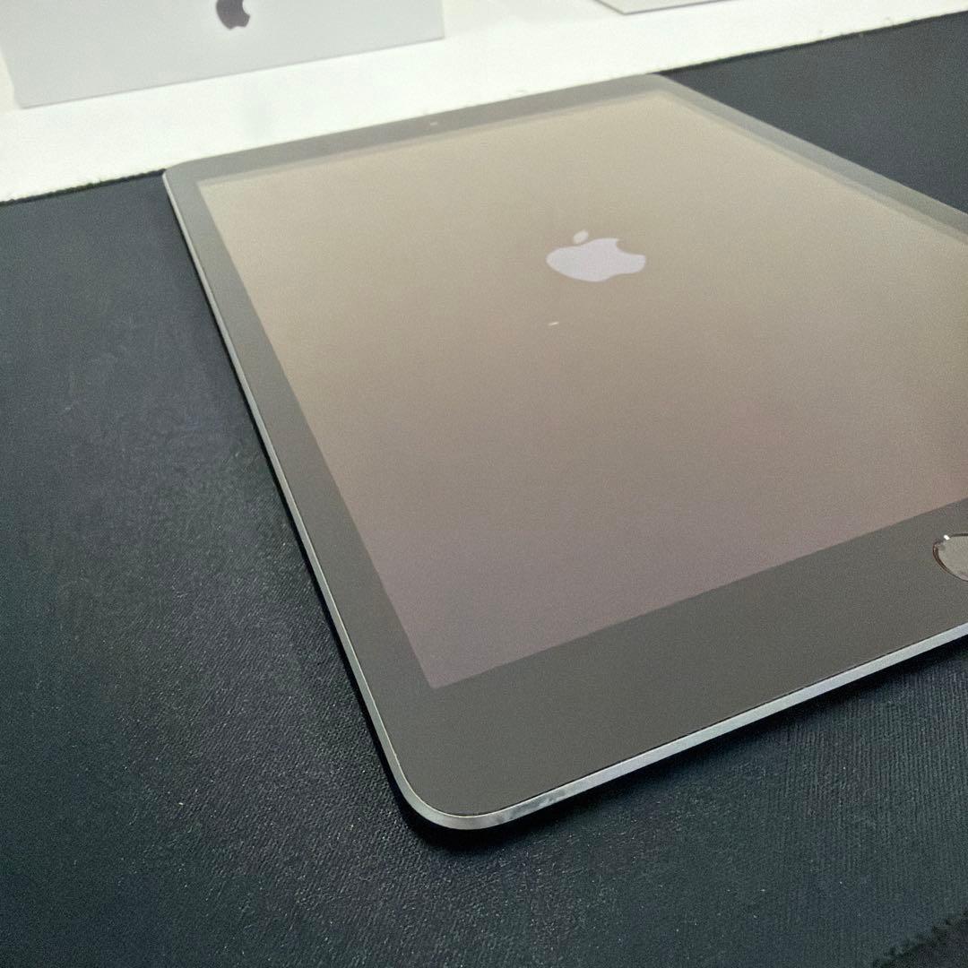 ipad 本体　8世代　32GB セルラー