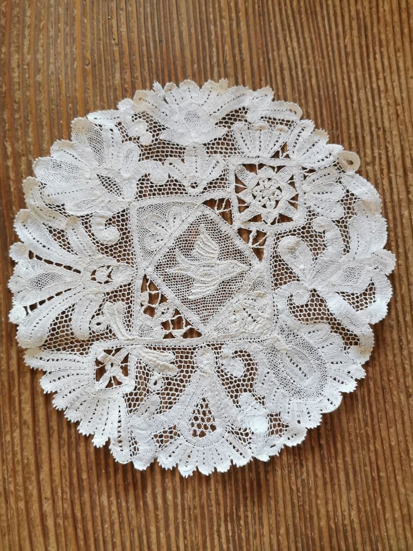 アンティーク 1880年頃 ミラネーゼレース 飛ぶ鳥 ボビン編リネンドイリー