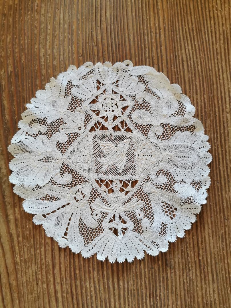 アンティーク 1880年頃 ミラネーゼレース 飛ぶ鳥 ボビン編リネンドイリー