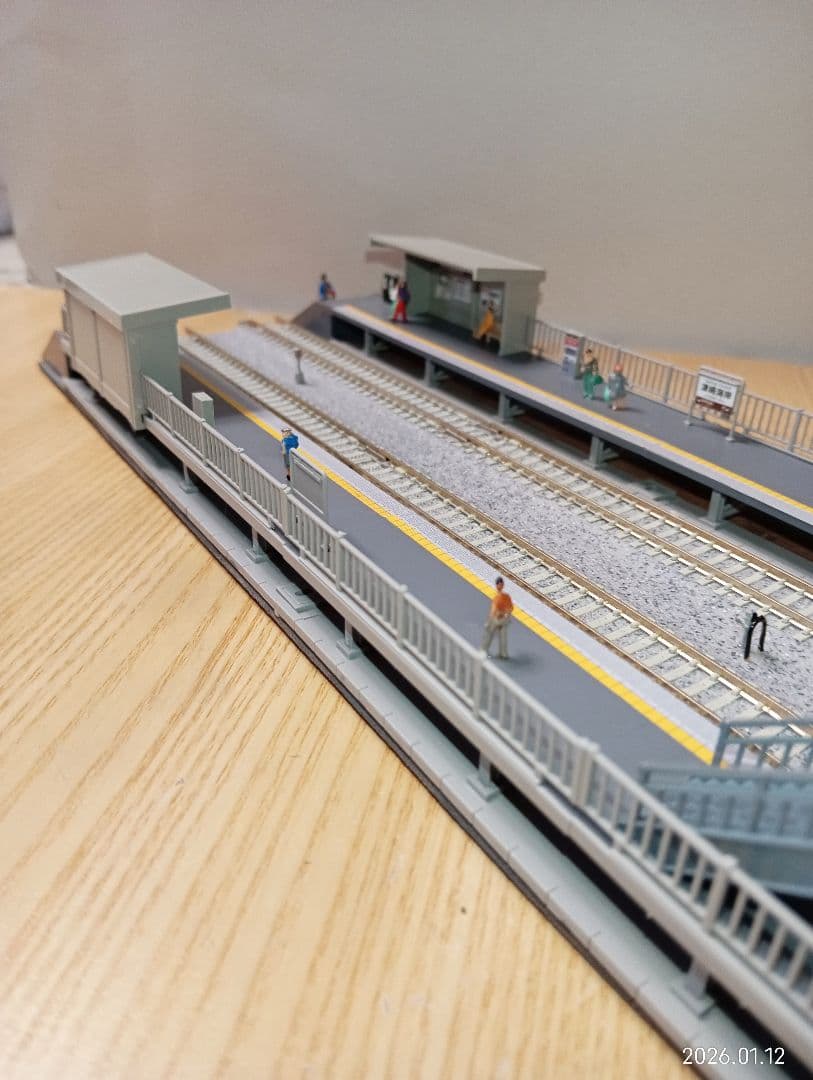 Nゲージ 対向式ホームセット（レール付き）ジオラマ