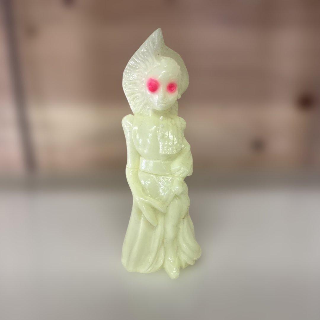 ヒカリトイズ　ソフビ　ブラッドウッズモンスター　蛍光