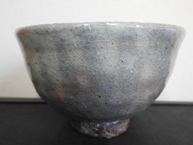 三輪敏之造　萩茶碗　共箱　MA493